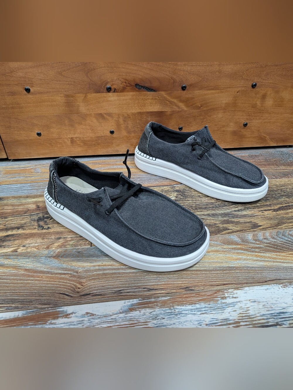 Hey Dude Wendy Size 9